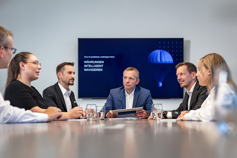 Business-Meeting - Währungen intelligent navigieren.